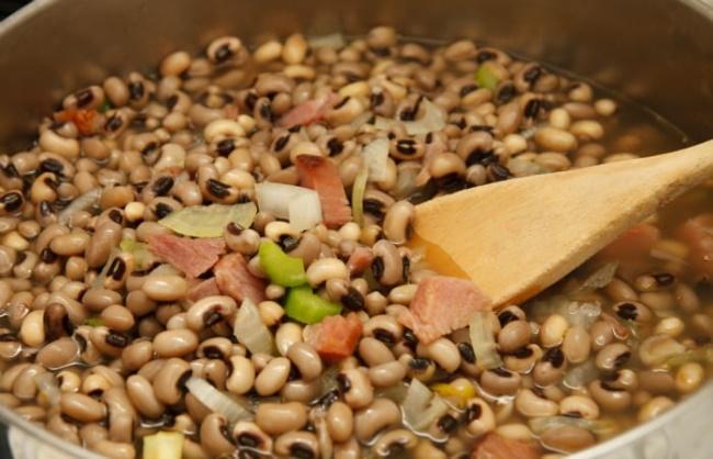 Eat-black-eyed-Peas